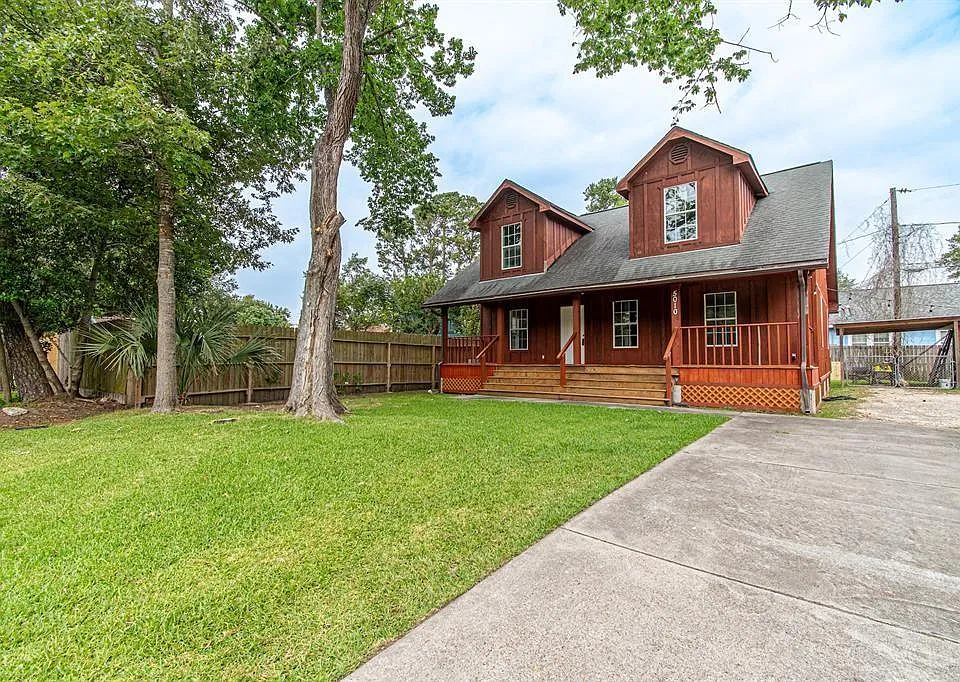 5010 Elm St