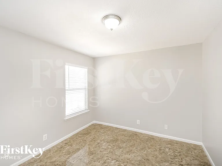 12665 Ashglen Dr N — Photo 12