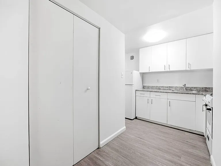 88 Fulton St #216 — Photo 4