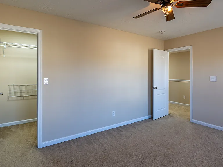 700 Keyes Dr — Photo 19