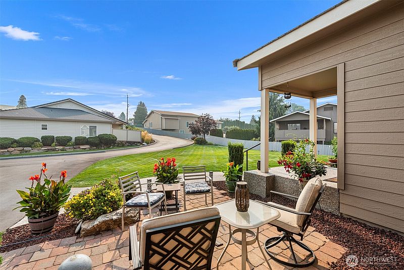5th image of 1380 Eastmont Avenue #1001