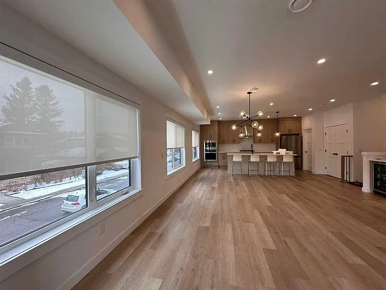 4744 Bowness Rd NW — Photo 10