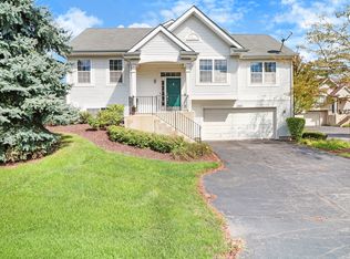 1303 Shamrock Ln, Hampshire, IL 60140