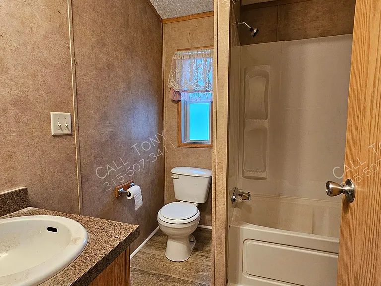 304 Tulip Ln — Photo 5