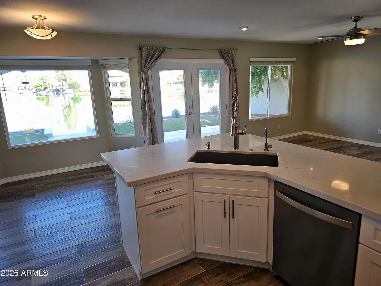 3 bed, 3.0 bath, 2298 sqft, $3,800 — Photo 4