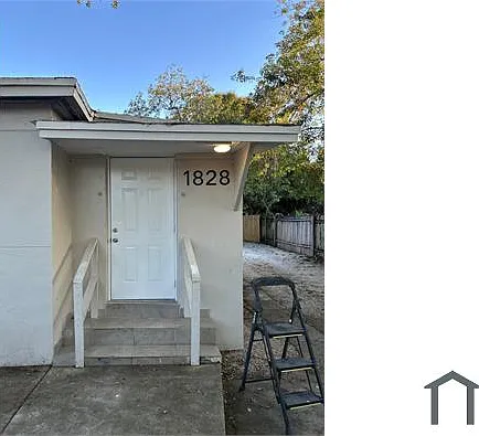1828 NW 93rd Ter — Photo 2