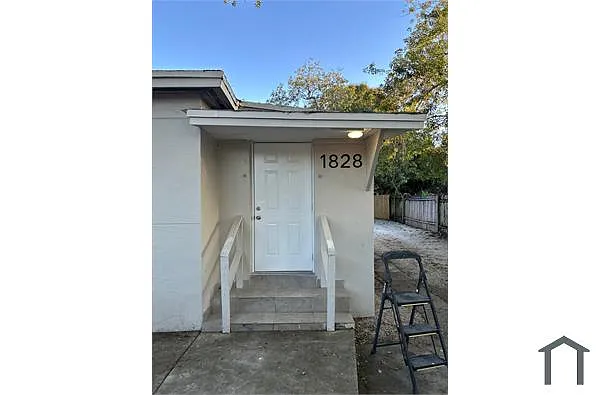 Building Photo - 1828 NW 93rd Ter