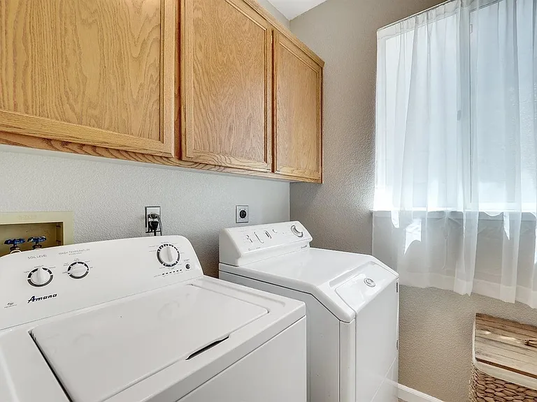 915 Tipperary Dr — Photo 9