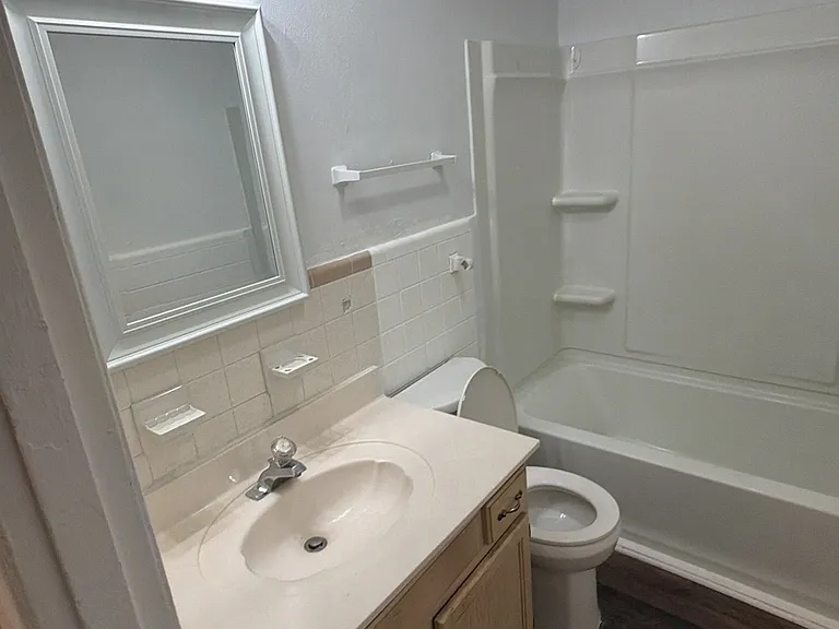 100 Glenmont Dr #A — Photo 14