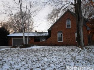 1050 Sherwood Rd, Shoreview, MN 55126