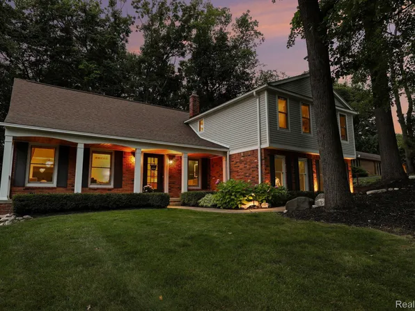 8265 Deerwood Rd, Clarkston, MI 48348