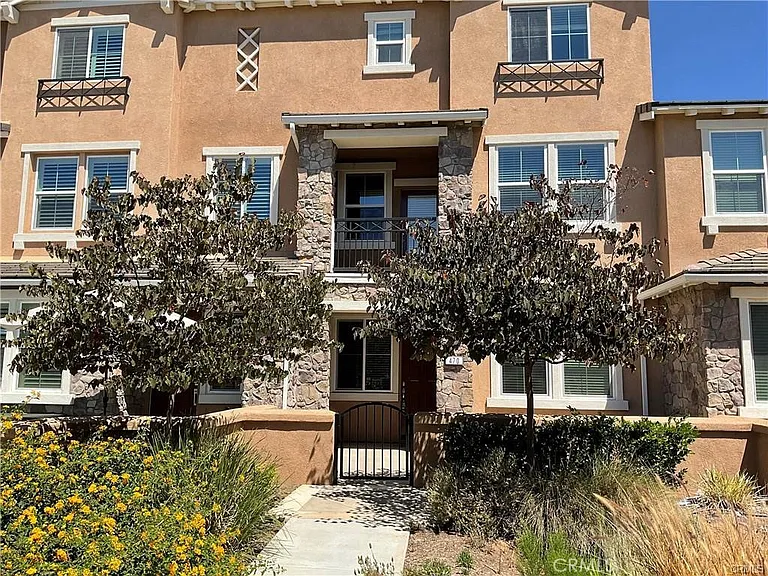 470 Prosperity Dr — Photo 1