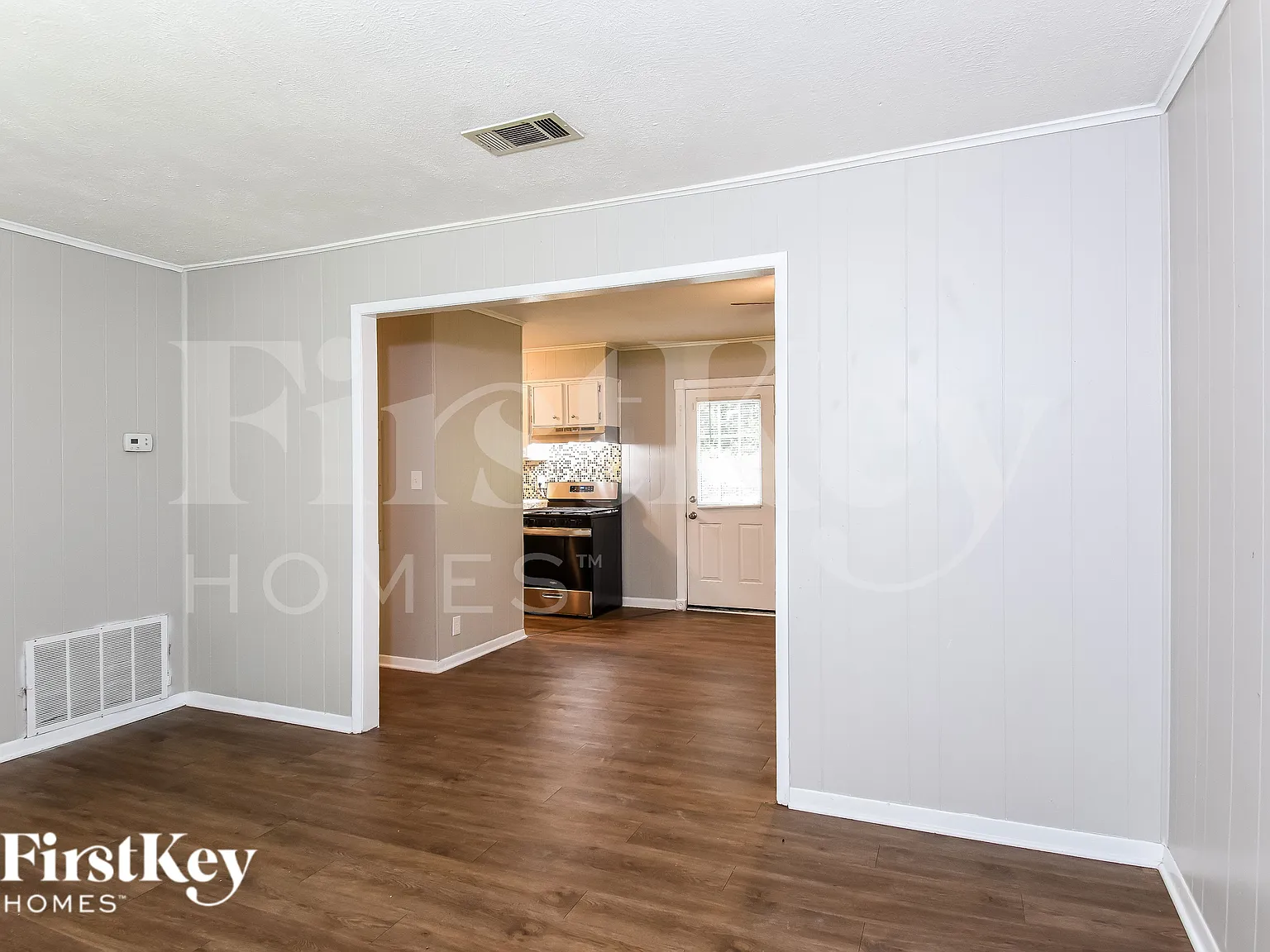3 bed, 1.0 bath, 1344 sqft, $2,255 — Photo 3