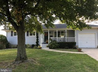 25 Surrey Dr, Hamilton, NJ 08690