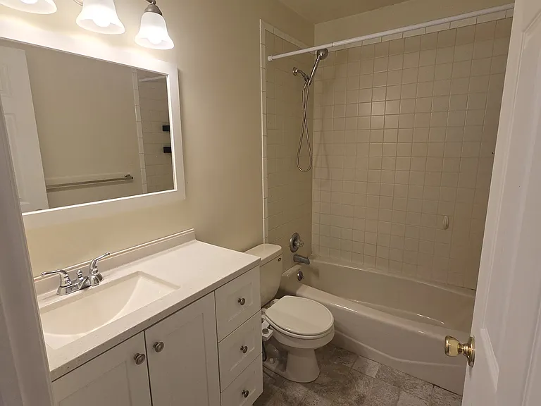 270 Station Rd — Photo 6