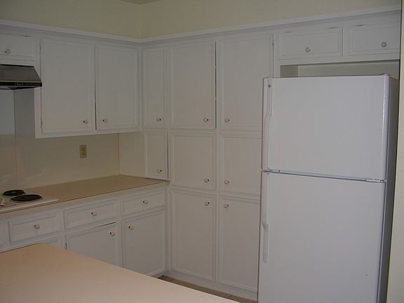 7627 -Lots of extra kitchen cabinets_05312014