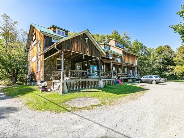 33 Academy St, Naples, NY 14512