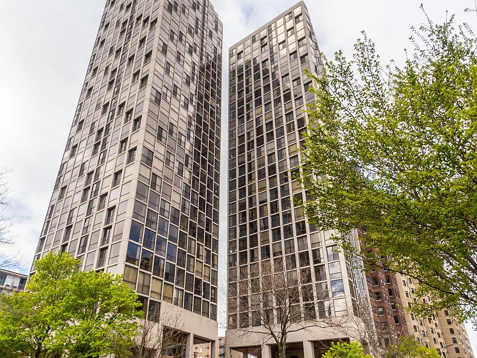 1st image of 345 W Fullerton Pkwy APT 2402