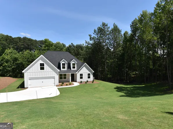 104 Fuller Ct, Grantville, GA 30220