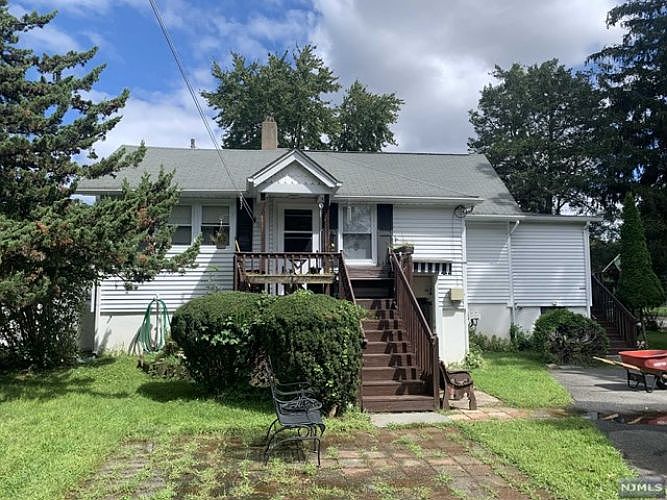 1st image of 10 Glen Ave