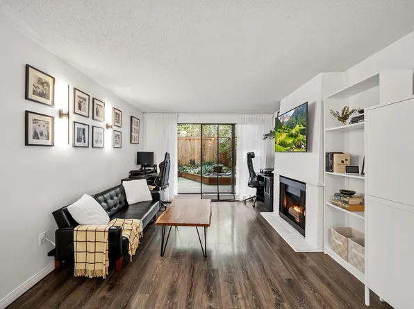 5340 Hastings St #214, Burnaby, BC V5B 1R1