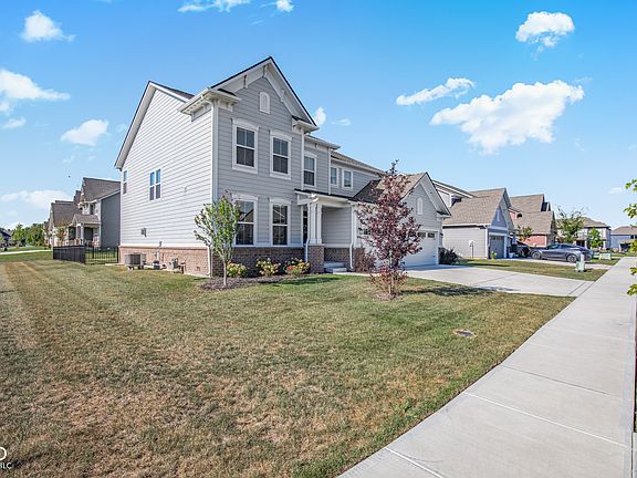 3rd image of 2185 Hengist Dr
