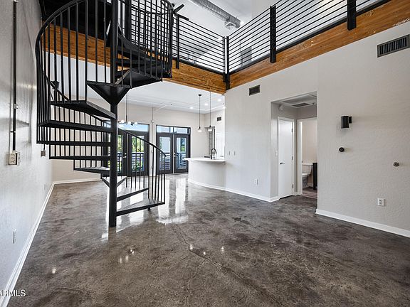 3rd image of 914 E OSBORN Road #208