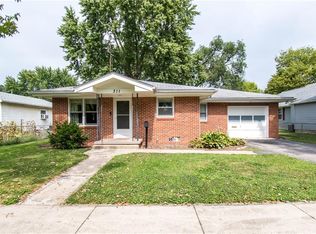 311 E South St, Moweaqua, IL 62550
