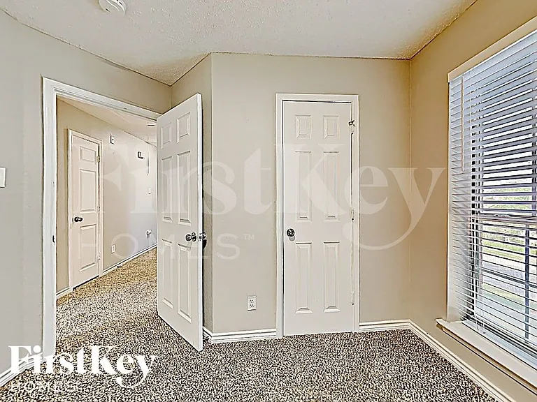 5611 Chimney Rock Dr — Photo 13