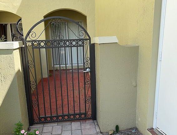 5th image of 416 Lake Monterey Cir