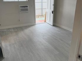 166 W 8th St, Hialeah, FL