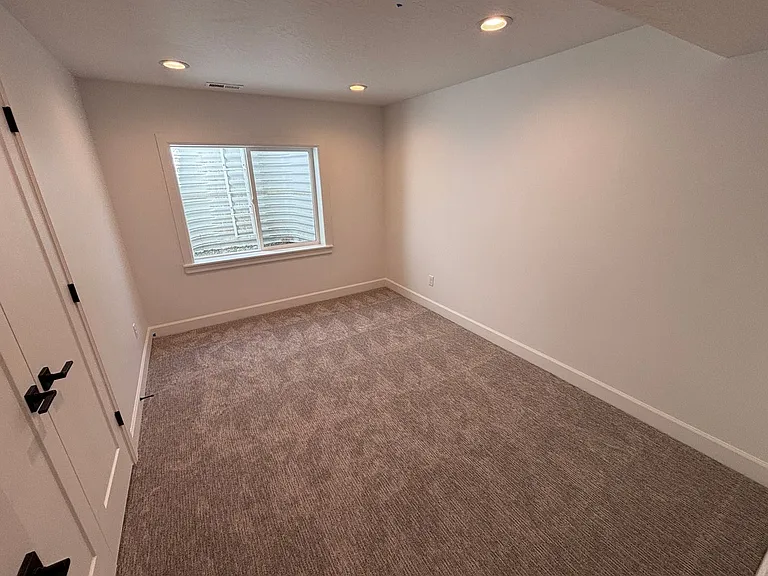 1063 W Chokecherry St — Photo 12