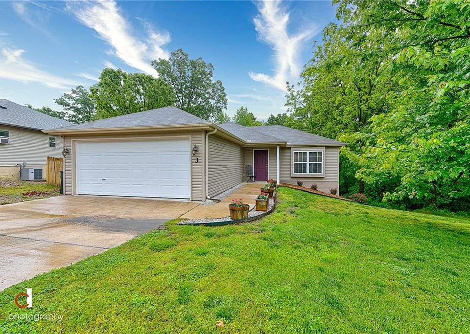 1st image of 3 Lillian Ln