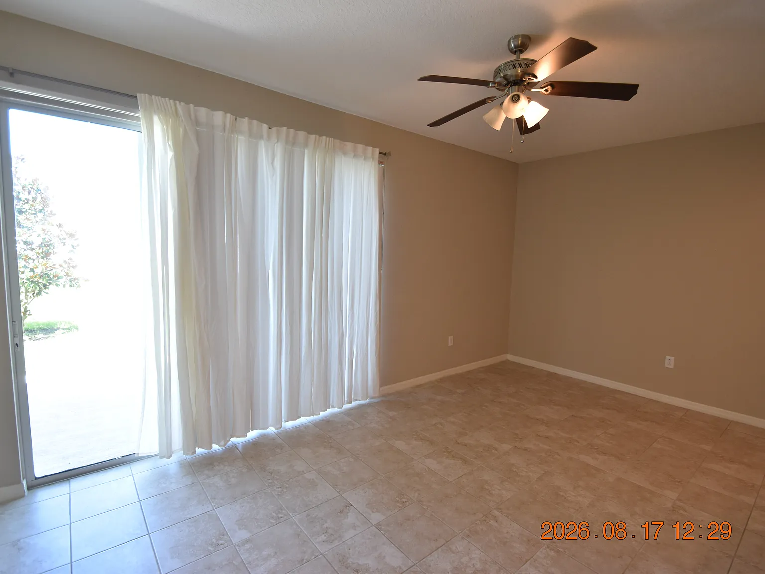 3 bed, 2.5 bath, 1400 sqft, $1,895 — Photo 3