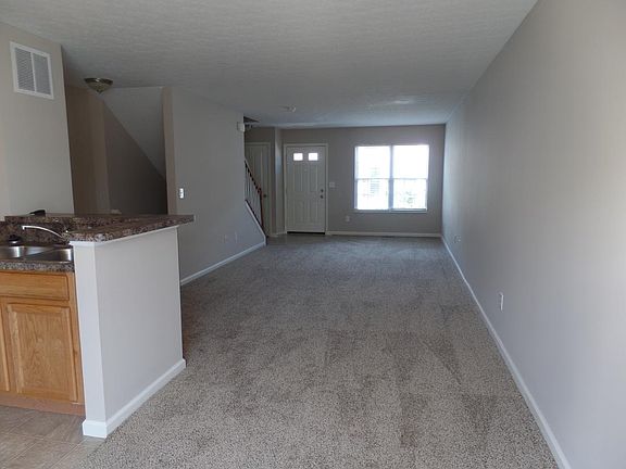 4th image of 992 Hartford Village Blvd
