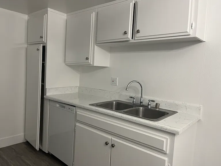 Park West Apartments — Photo 14