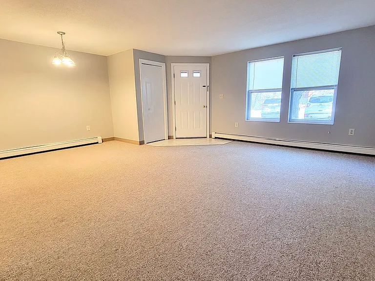 12 Block Ave #52 — Photo 5