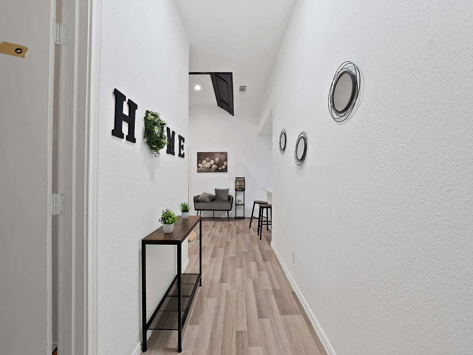 4 bed, 4.0 bath, 2450 sqft, $1,806 — Photo 4