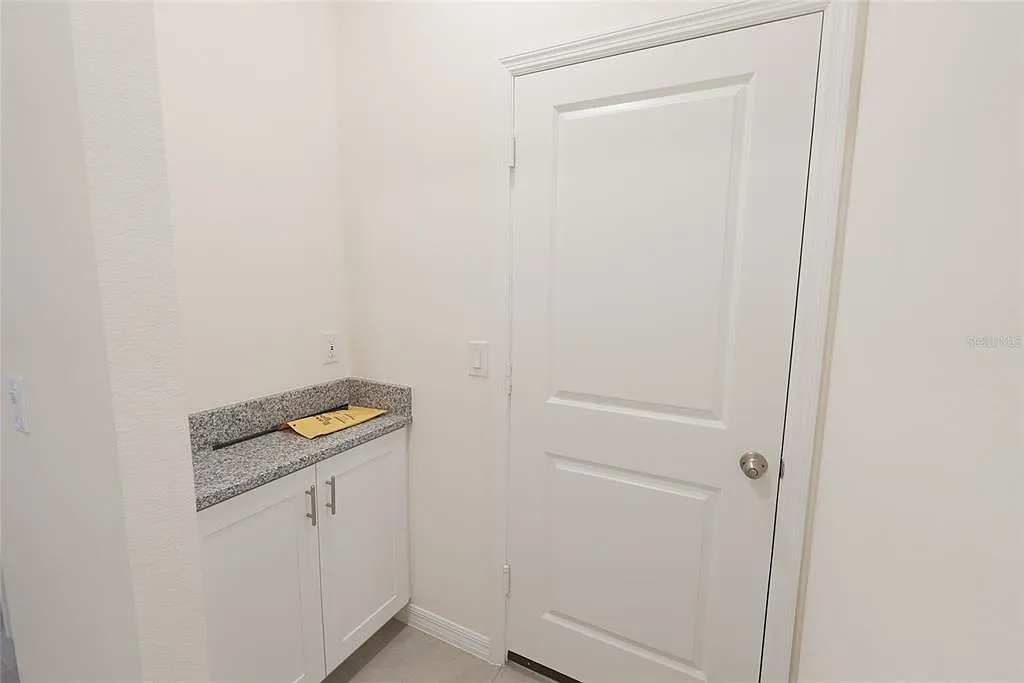 3 bed, 2.5 bath, 1628 sqft, $2,450 — Photo 4