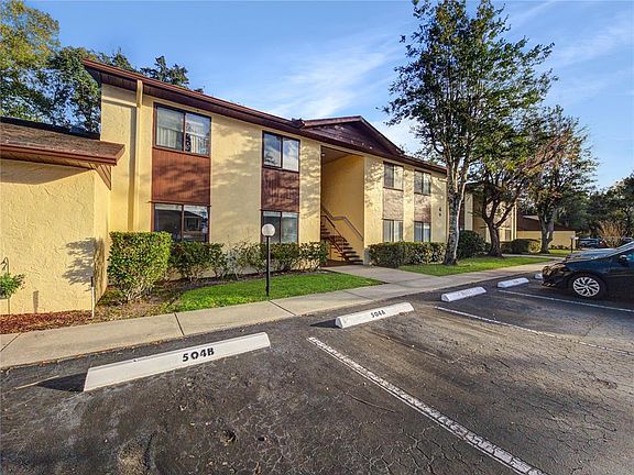3rd image of 504 Silver Crse APT A