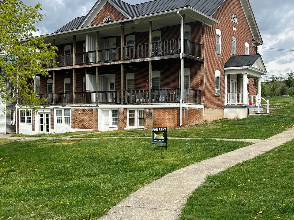 211 College Dr #5