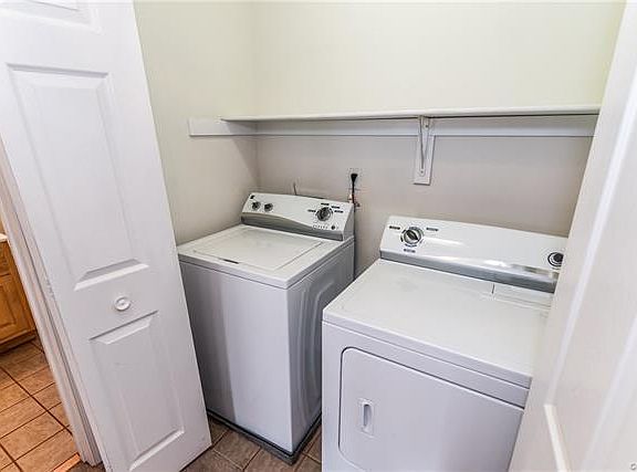 3rd image of 1717 Idlewood Ave