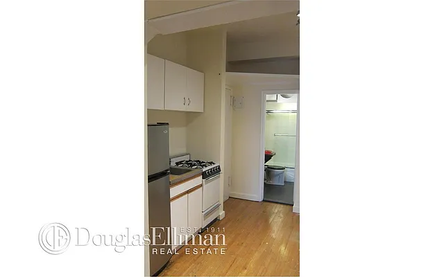 Rented by Douglas Elliman | media 27