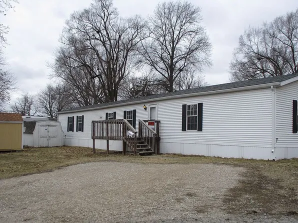 4904 Pershing Dr, Muscatine, IA 52761