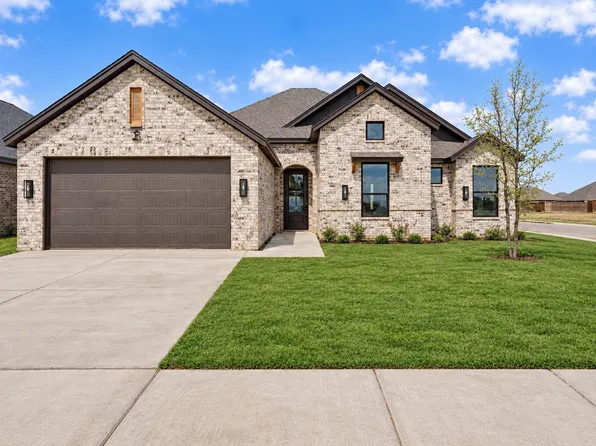 411 Essex Ln, Wolfforth, TX 79382
