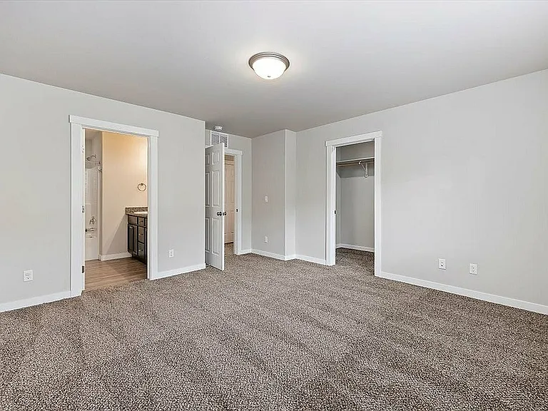 17-Master Bedroom