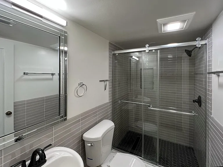 6833 Melrose Dr — Photo 28