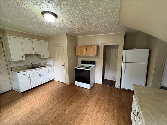 5th image of 77 Santee St