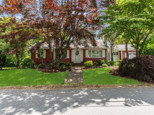 20 Scarborough Rd, Cumberland, RI 02864