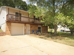 1861 Waybridge Ln, Fenton, MO 63026